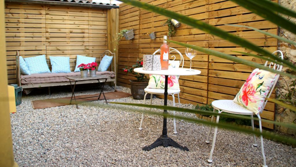Aux 3 Lits Qui Chantent - Au Village Vence Exterior photo